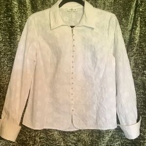 Beautiful white floral embossed button-down blouse. EUC. Size XL.